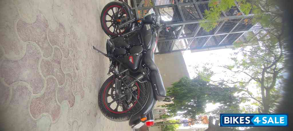 Royal Enfield Classic Stealth Black