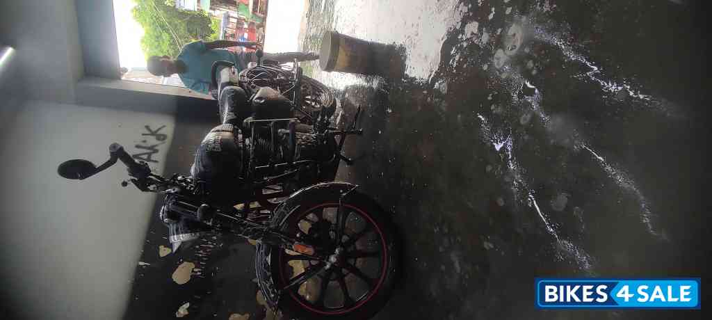 Royal Enfield Classic Stealth Black