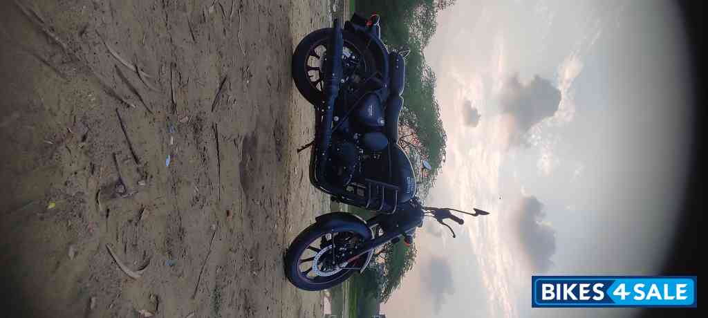 Royal Enfield Classic Stealth Black