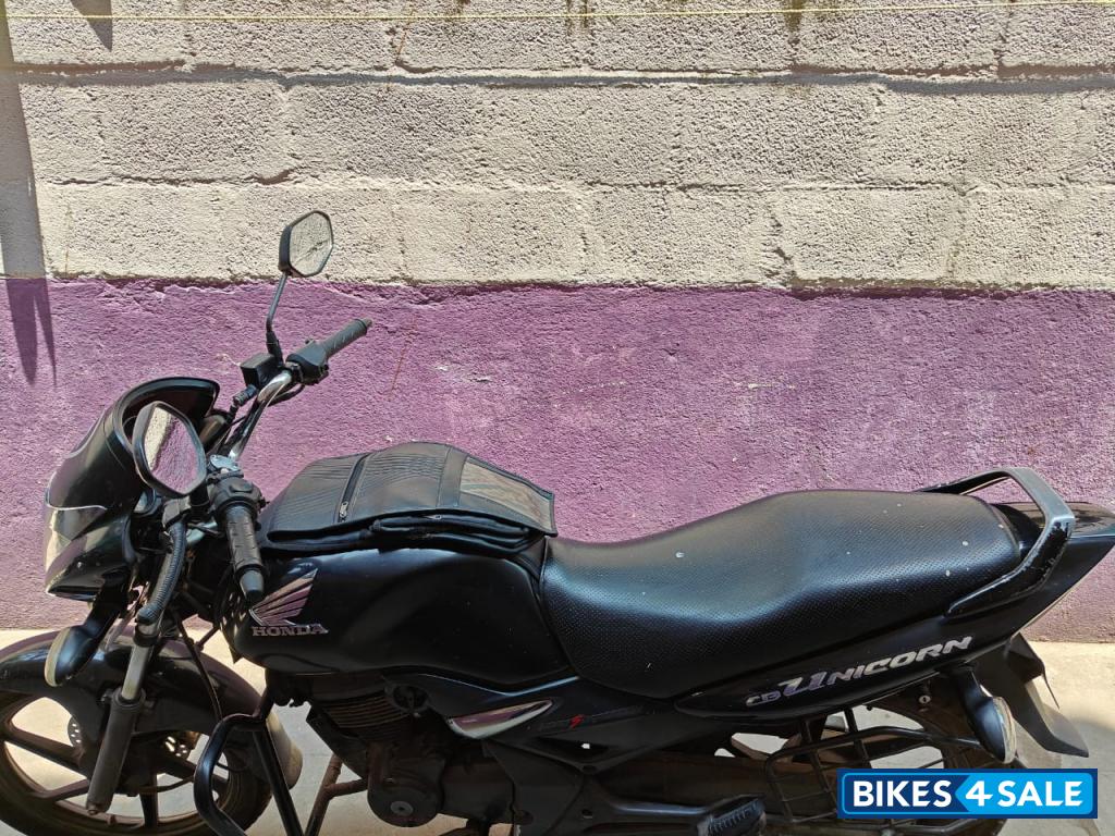 Black Honda CB Unicorn