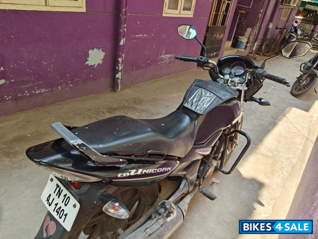 Black Honda CB Unicorn