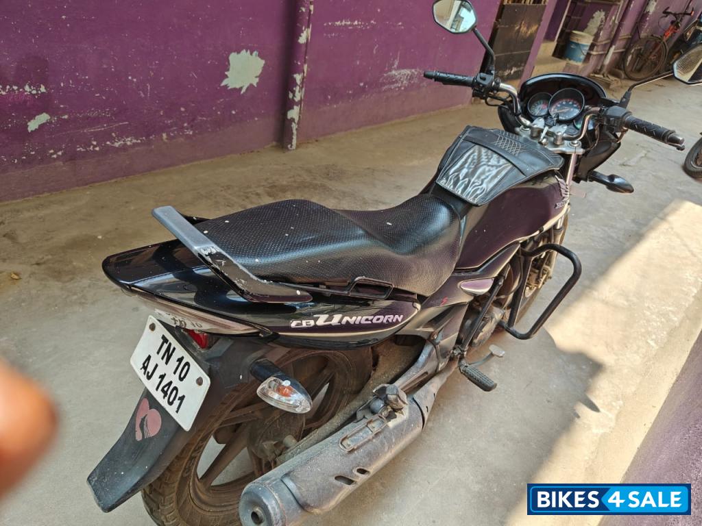 Black Honda CB Unicorn