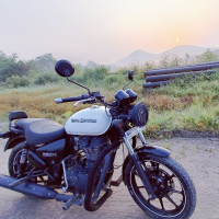 White Royal Enfield Thunderbird X 350