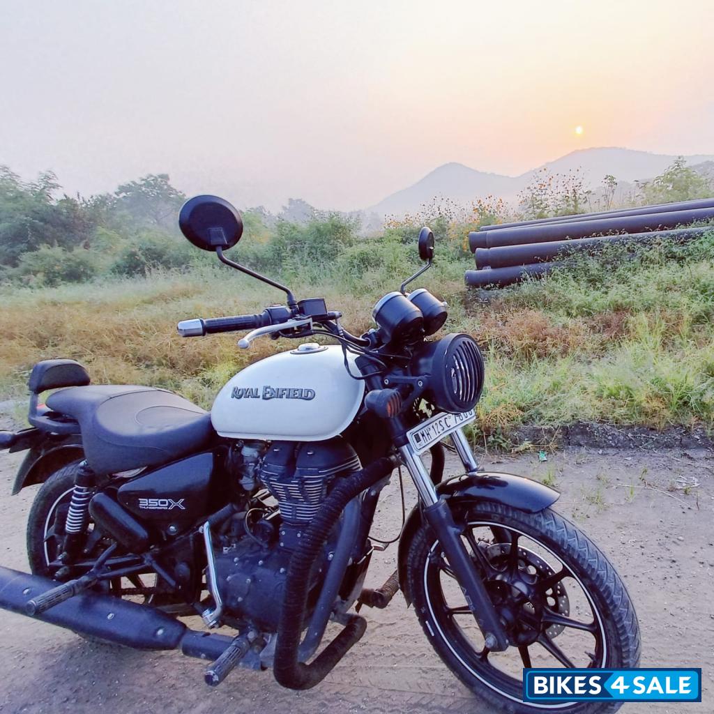White Royal Enfield Thunderbird X 350