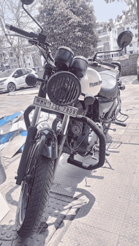 White Royal Enfield Thunderbird X 350