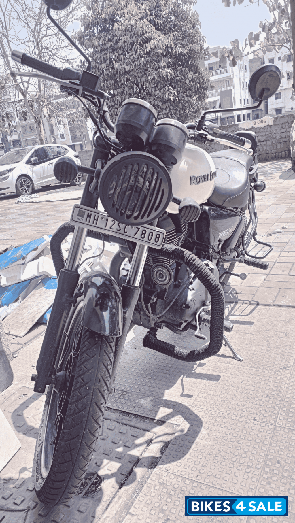 White Royal Enfield Thunderbird X 350