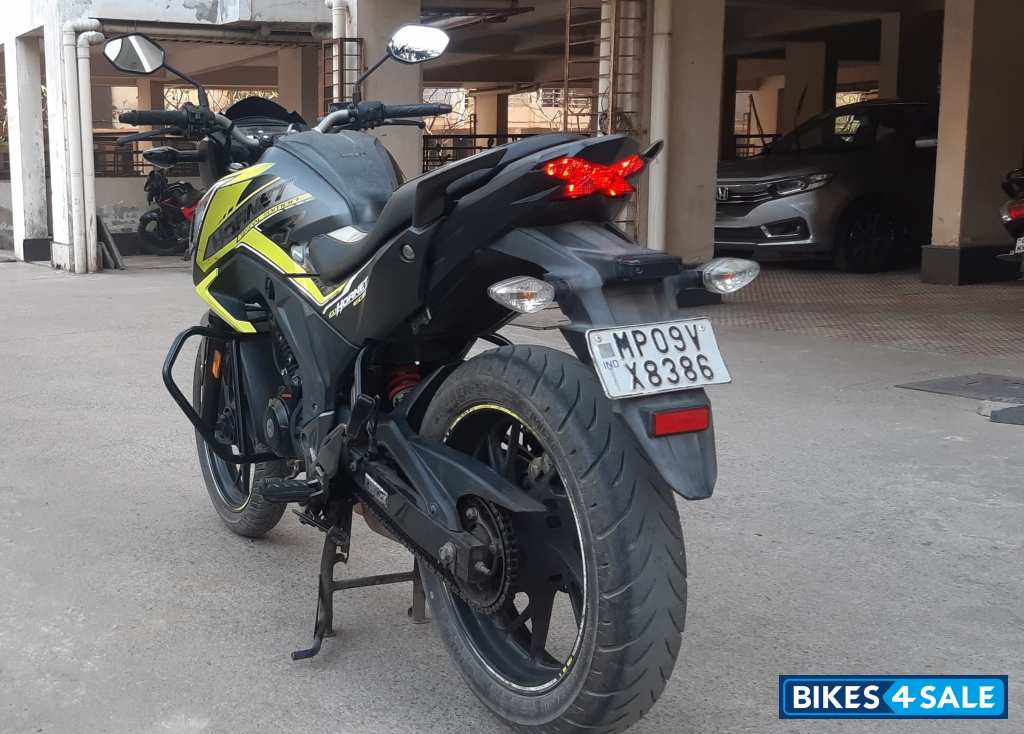 Neon Green & Black Two Tone Co Honda CB Hornet 160R ABS