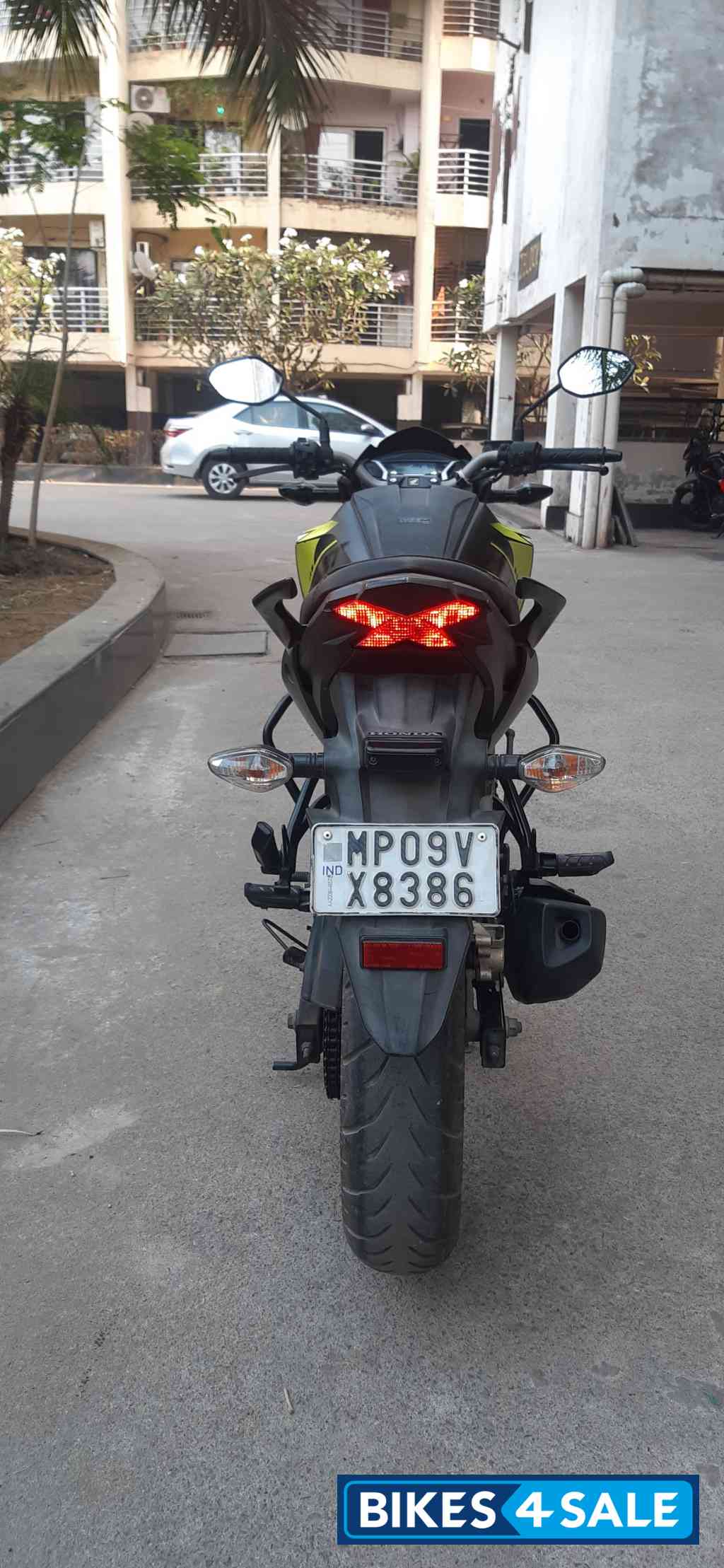 Neon Green & Black Two Tone Co Honda CB Hornet 160R ABS