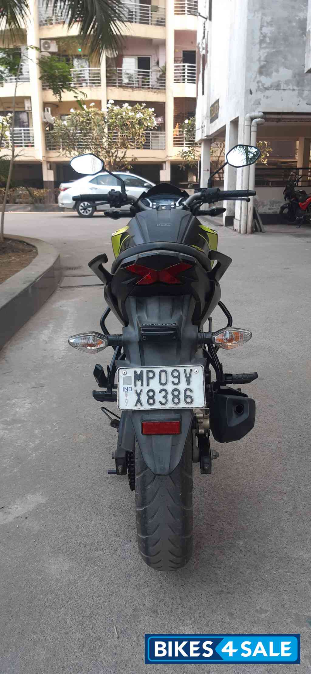 Neon Green & Black Two Tone Co Honda CB Hornet 160R ABS