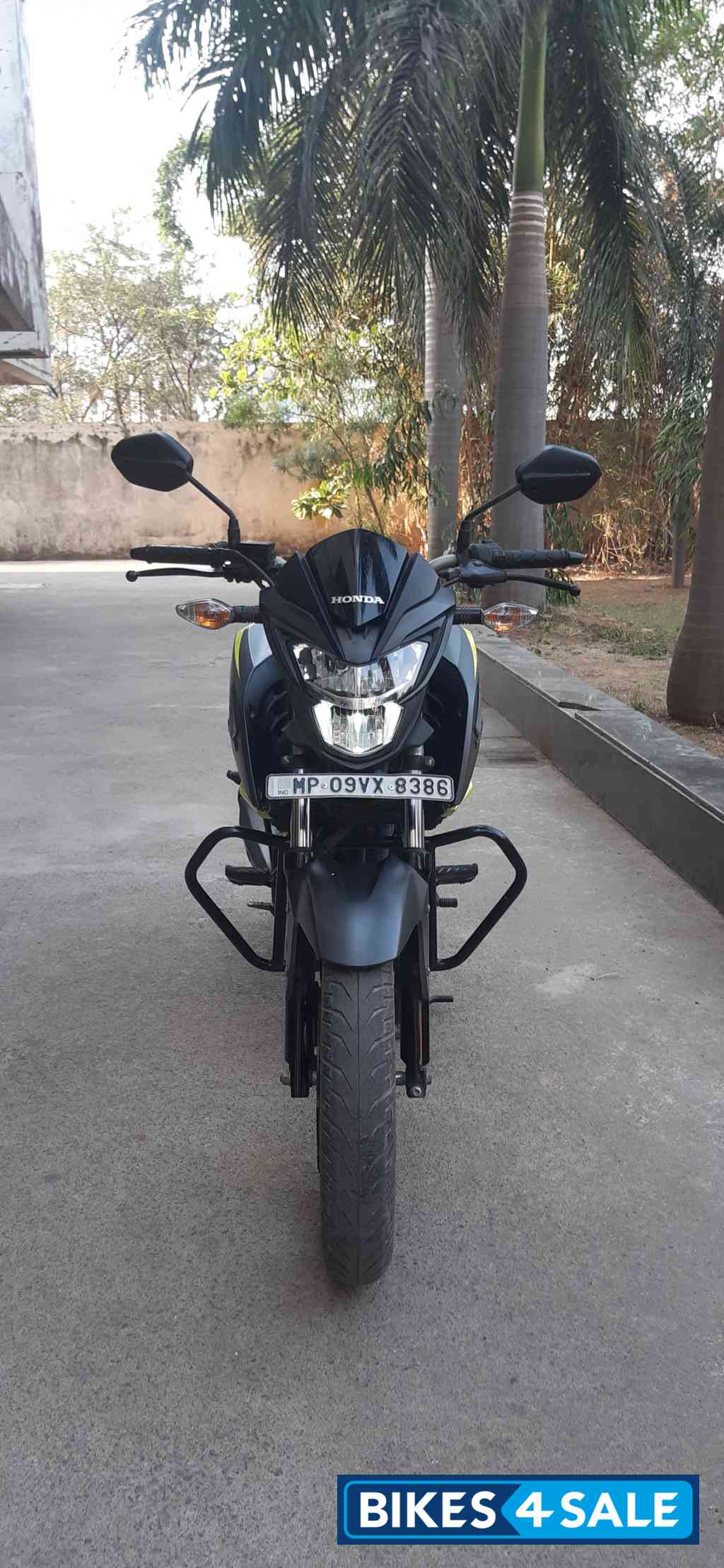 Neon Green & Black Two Tone Co Honda CB Hornet 160R ABS