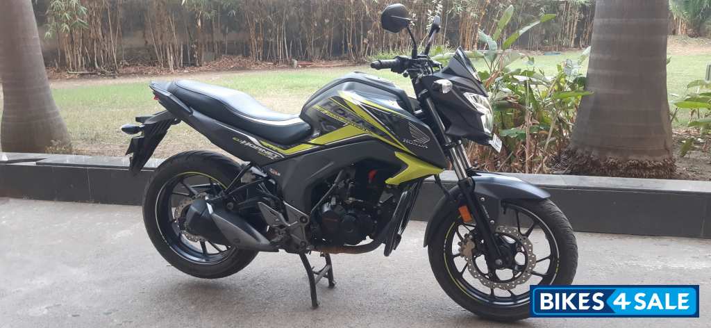 Neon Green & Black Two Tone Co Honda CB Hornet 160R ABS