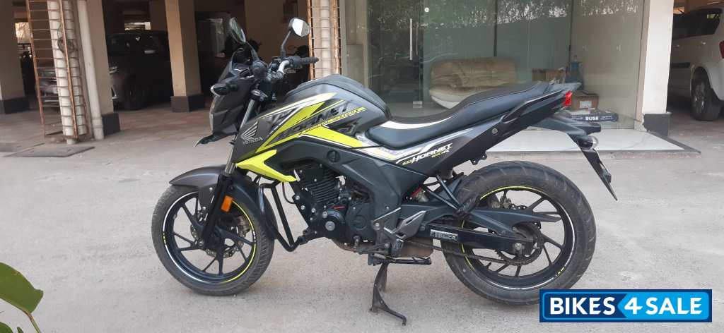 Neon Green & Black Two Tone Co Honda CB Hornet 160R ABS