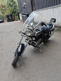 Black Bajaj Avenger Cruise 220