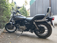 Black Bajaj Avenger Cruise 220