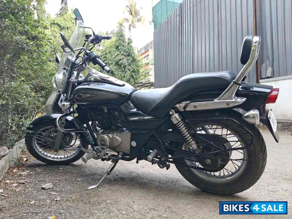 Black Bajaj Avenger Cruise 220 Black Bajaj Avenger Cruise 220