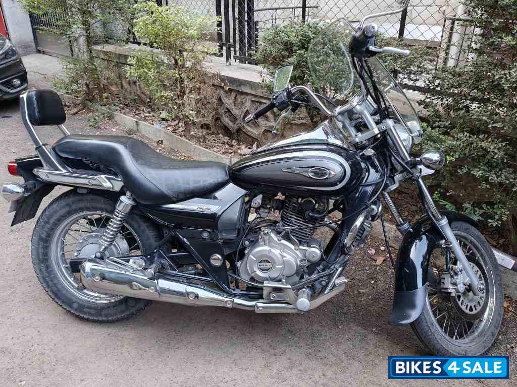 Black Bajaj Avenger Cruise 220 Black Bajaj Avenger Cruise 220