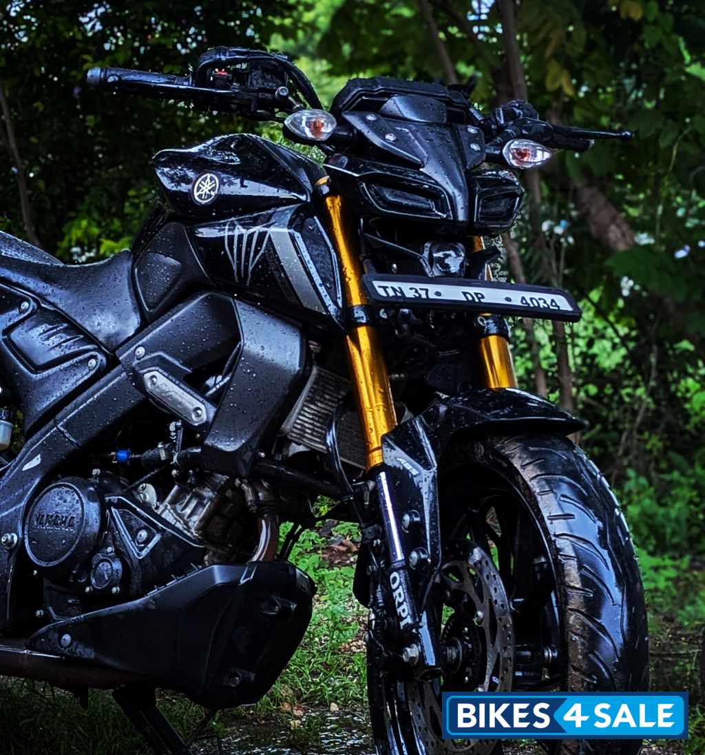 Balck Yamaha MT-15