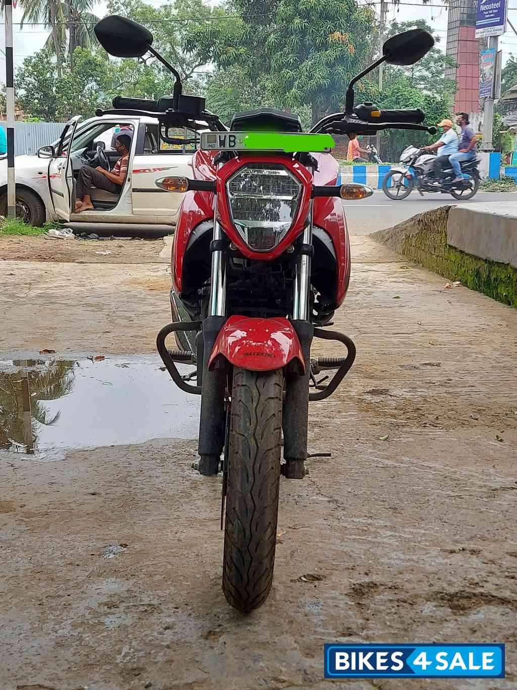 Red Suzuki Gixxer BS6