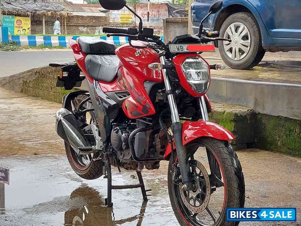 Red Suzuki Gixxer BS6