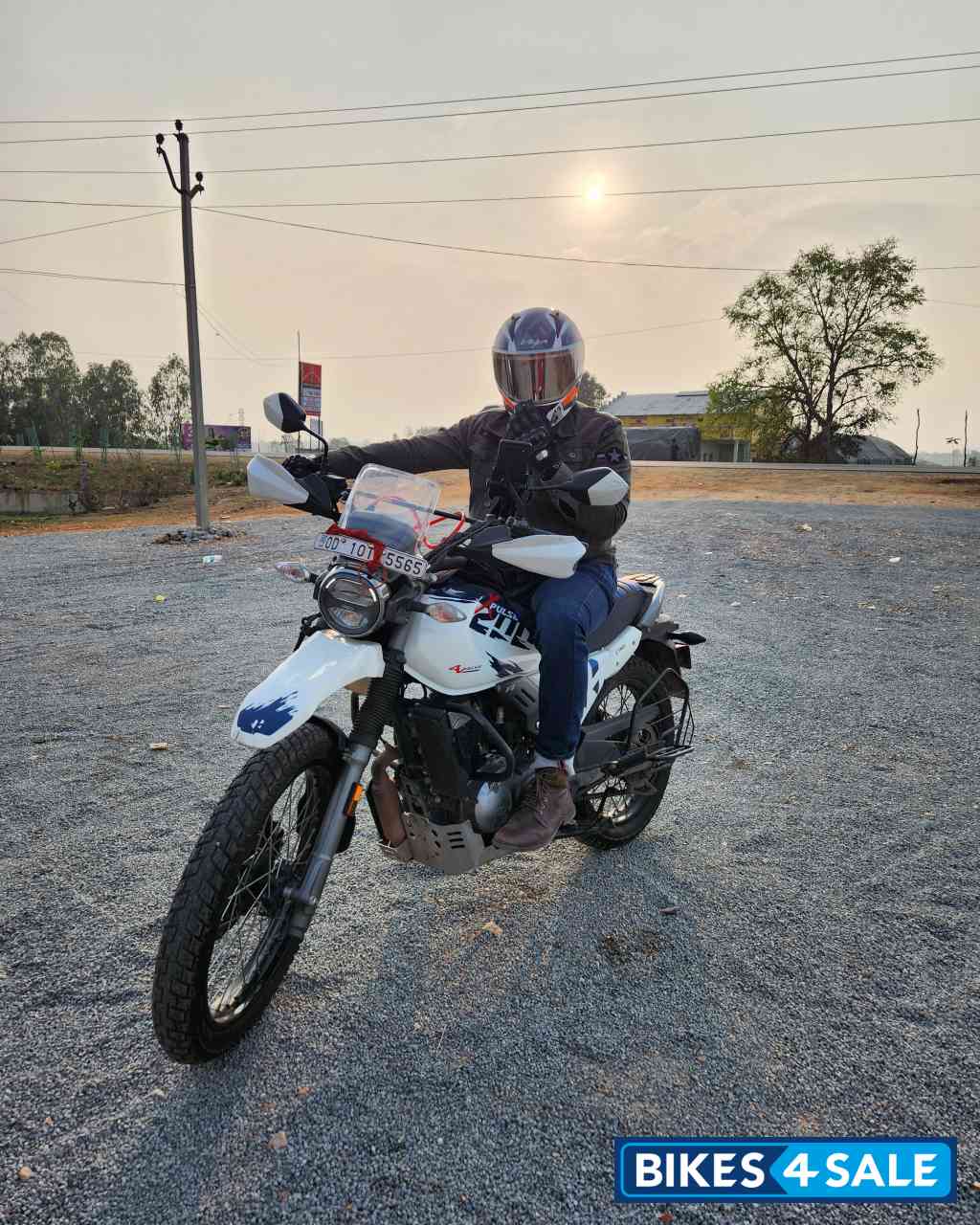 White & Blue Hero Xpulse 200 4V