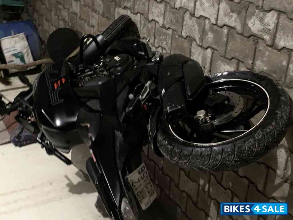 Matt Black TVS Apache RTR 200 4V