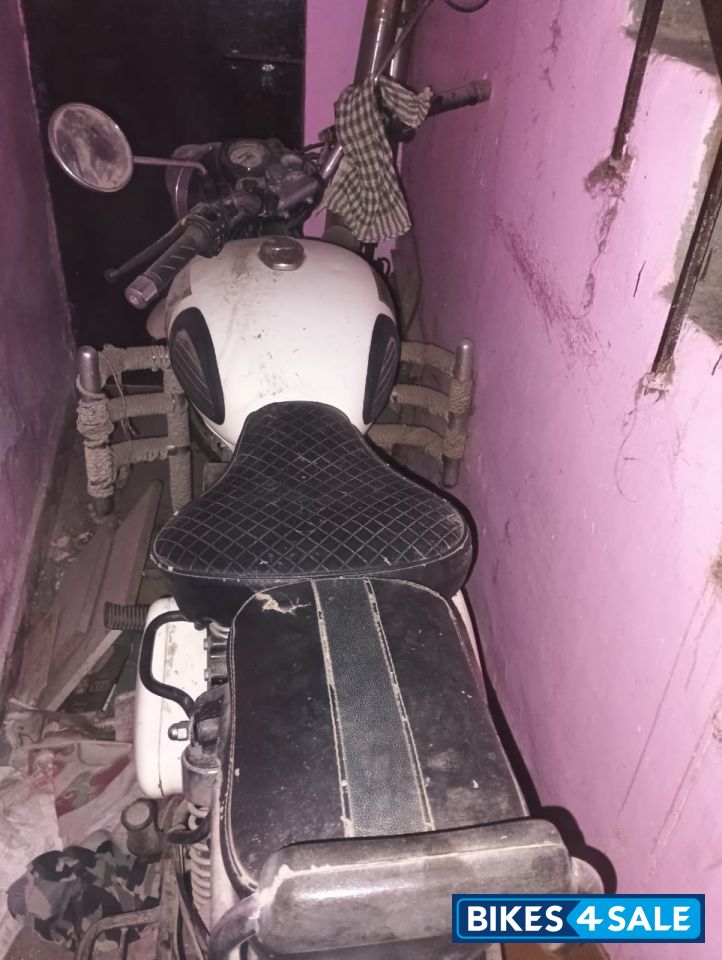 White Royal Enfield Classic 350