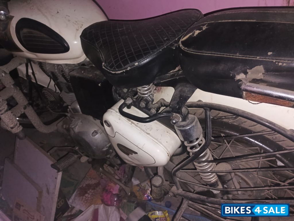 White Royal Enfield Classic 350