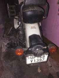 White Royal Enfield Classic 350