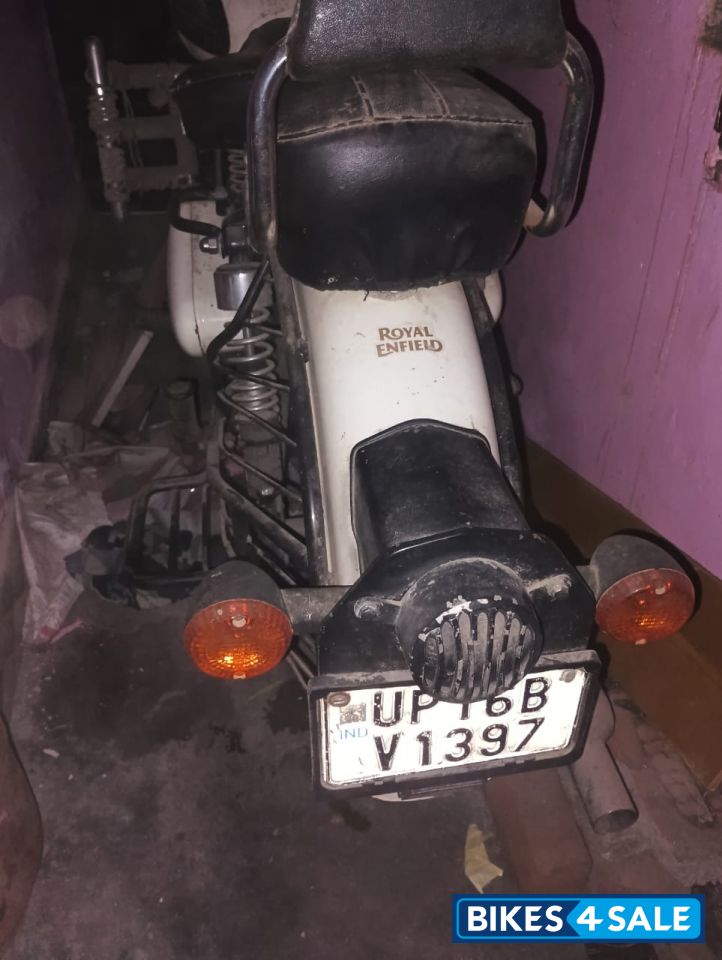 White Royal Enfield Classic 350
