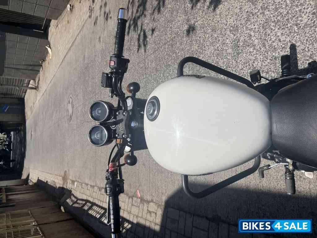 White Royal Enfield Thunderbird X 350