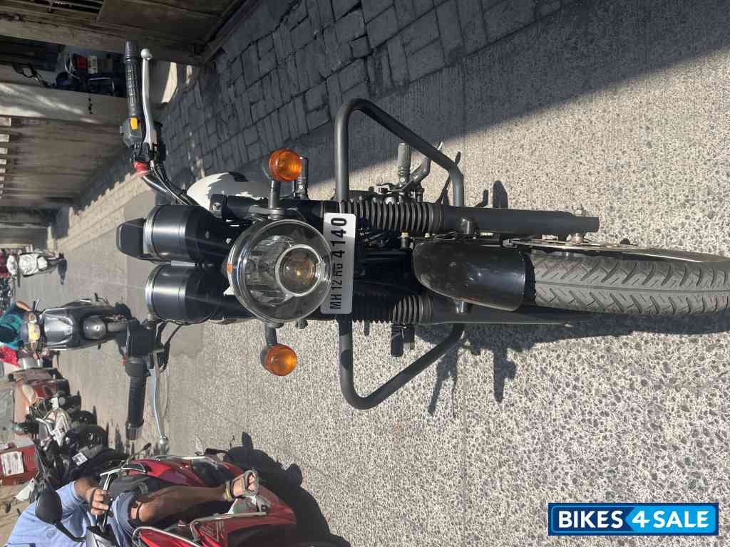 White Royal Enfield Thunderbird X 350