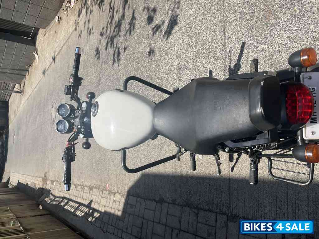 White Royal Enfield Thunderbird X 350