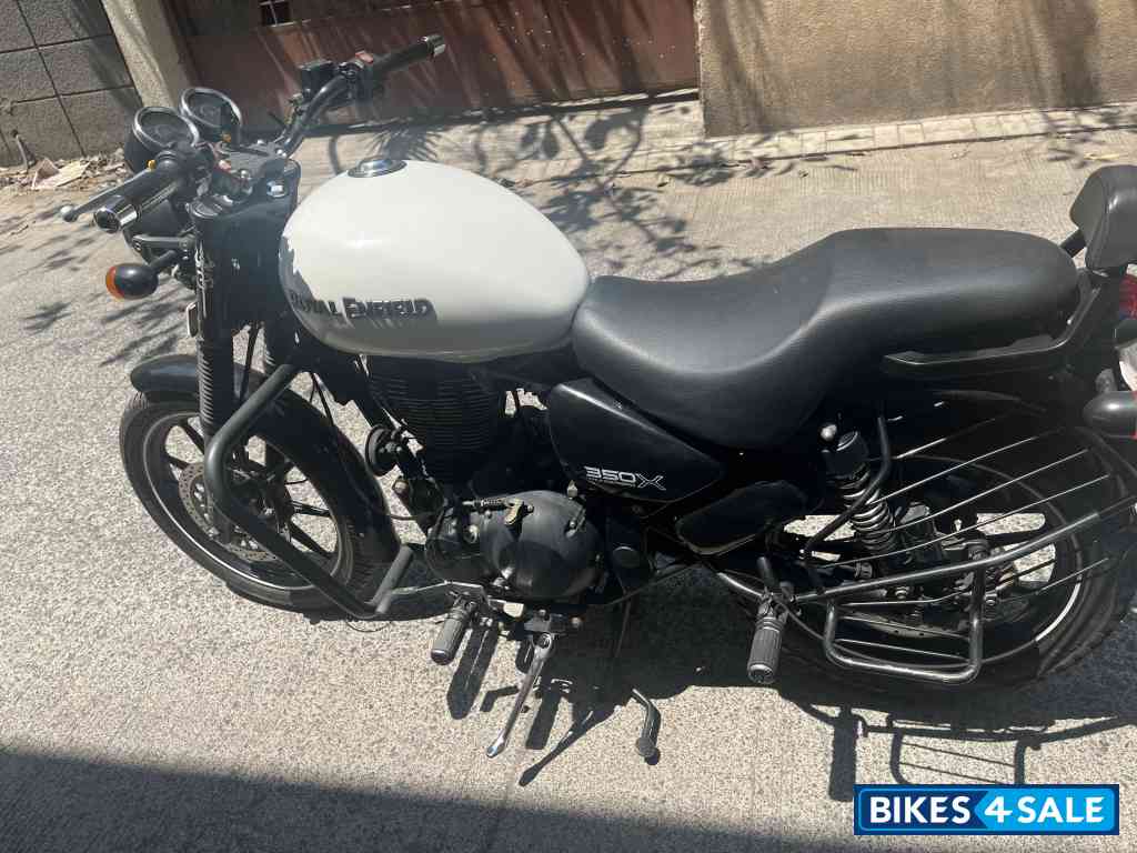 White Royal Enfield Thunderbird X 350