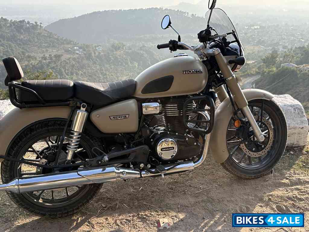 Beige Honda CB350 DLX Pro