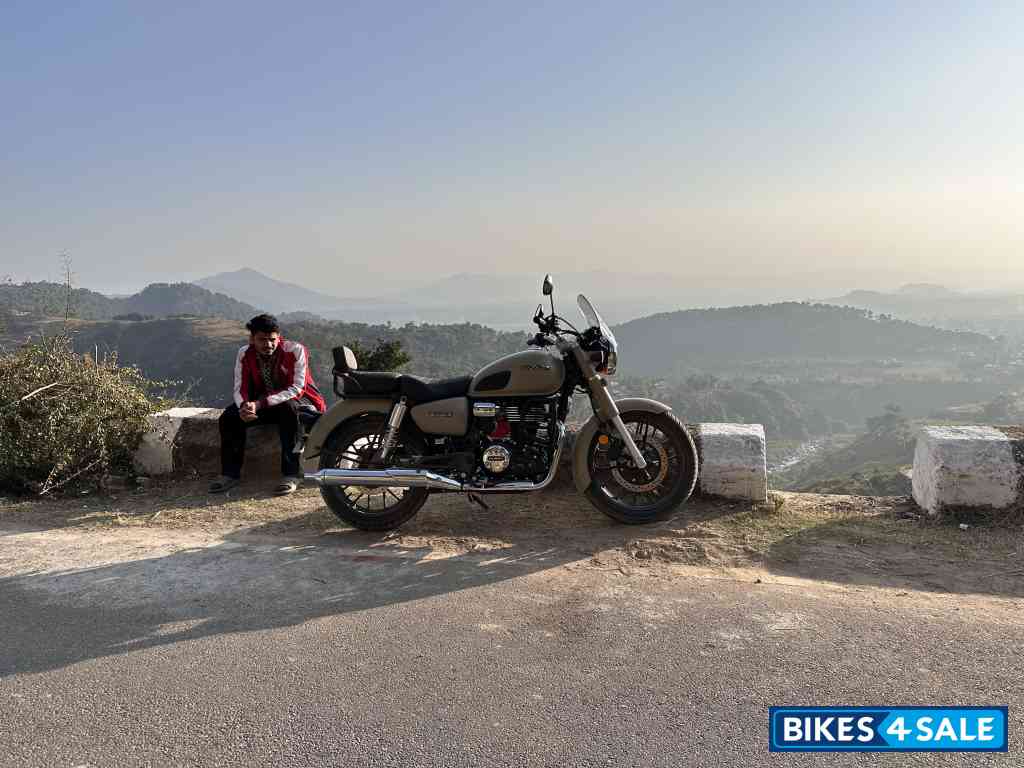 Beige Honda CB350 DLX Pro