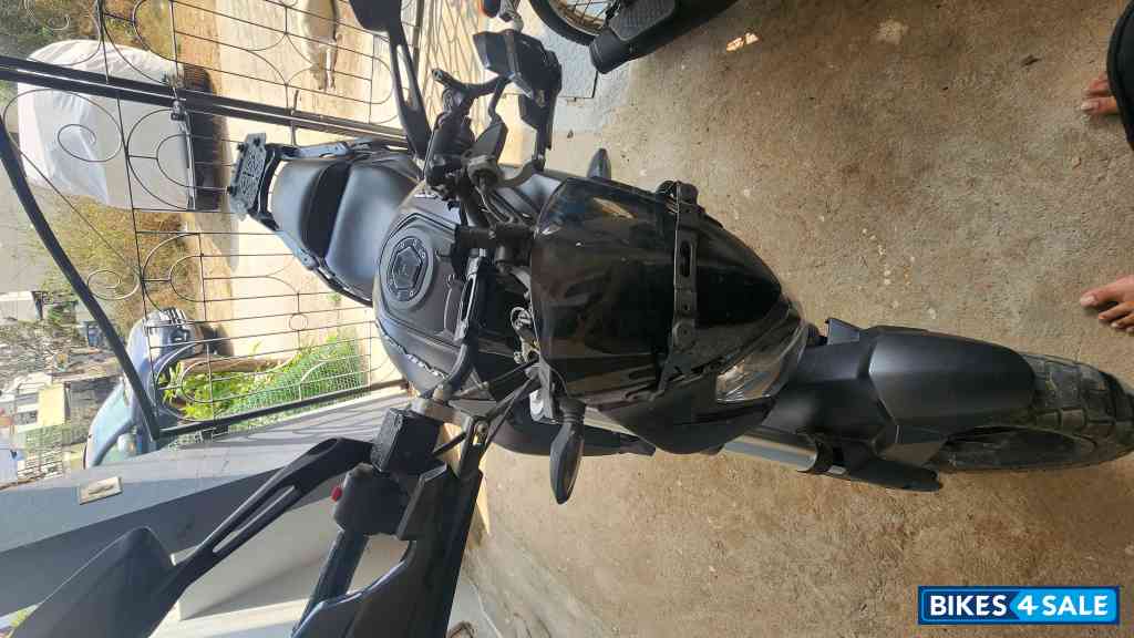Matte Black Bajaj Dominar 400
