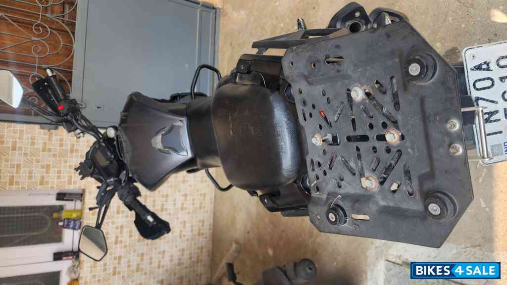 Matte Black Bajaj Dominar 400