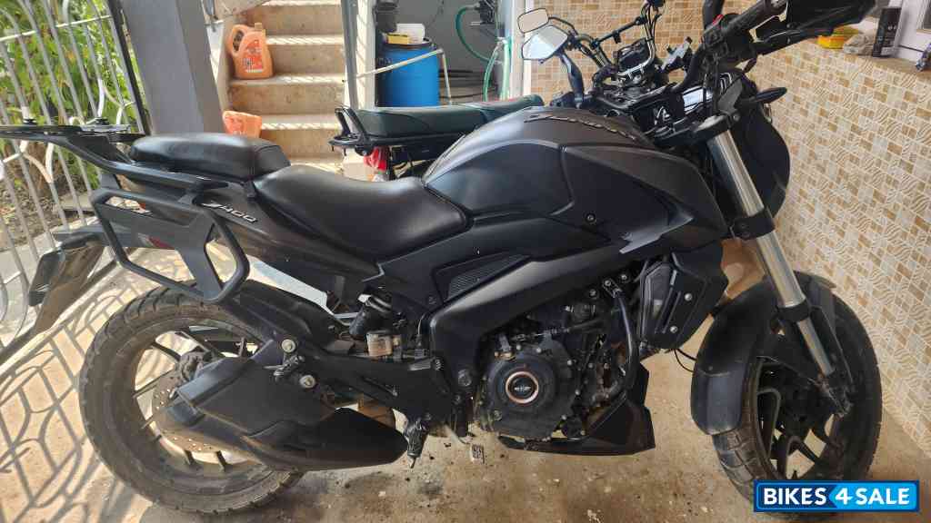 Matte Black Bajaj Dominar 400