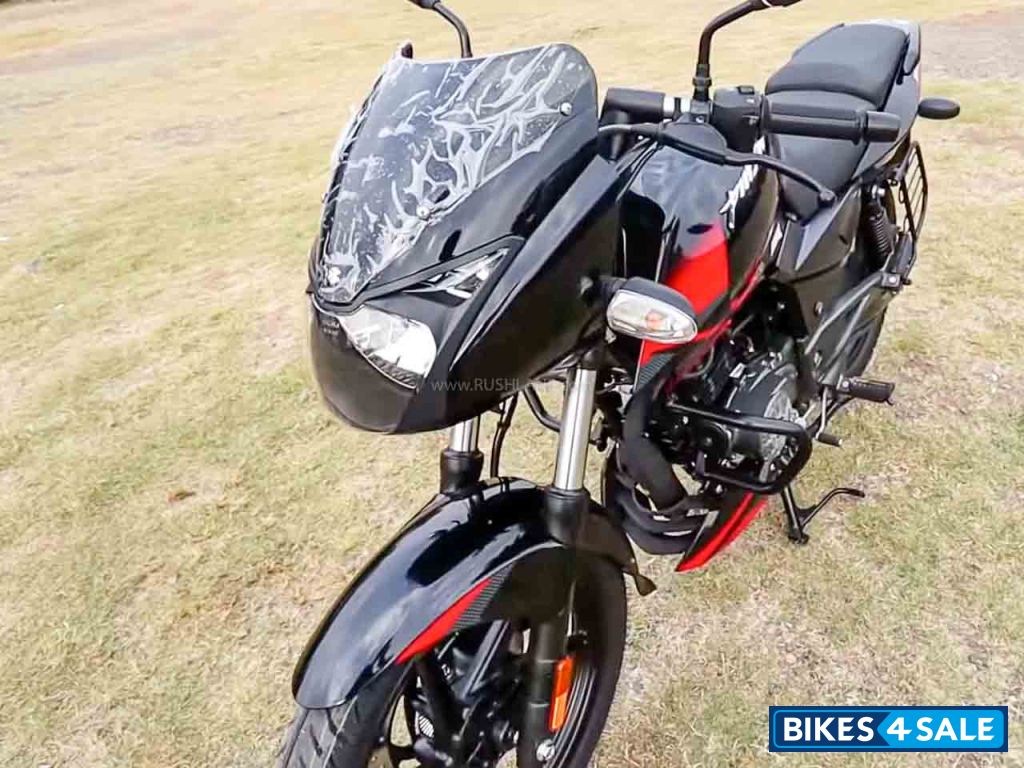 Black Bajaj Pulsar 180F Neon BS6