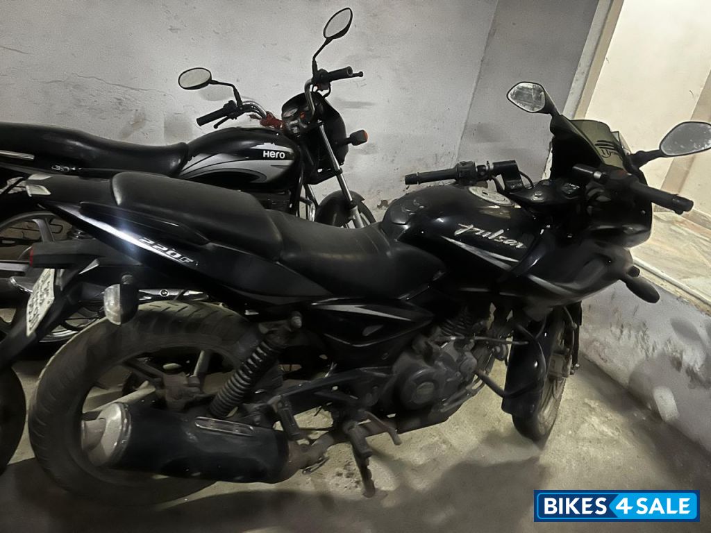 Bajaj Pulsar 220F