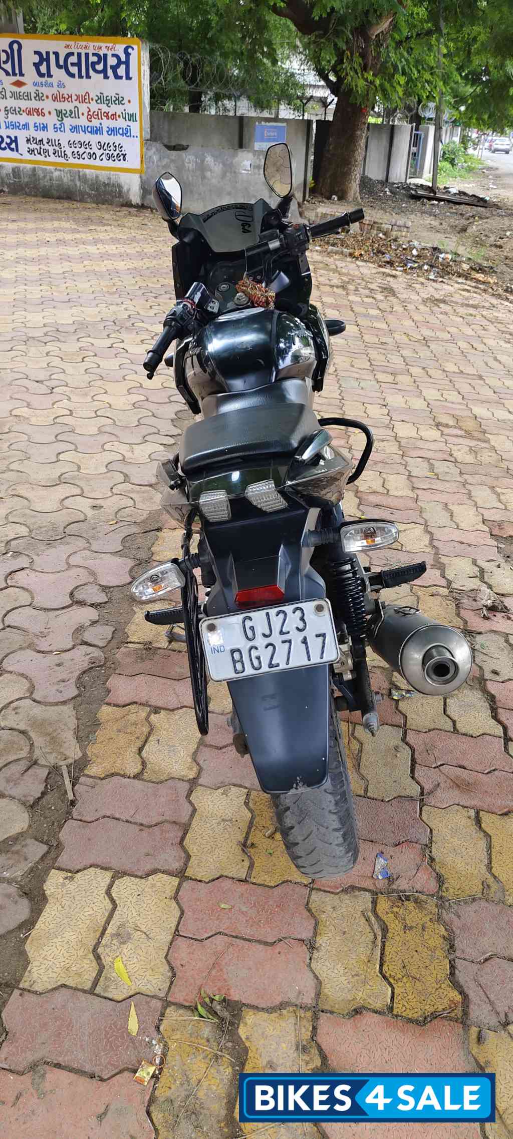 Black Bajaj Pulsar 220 DTSi