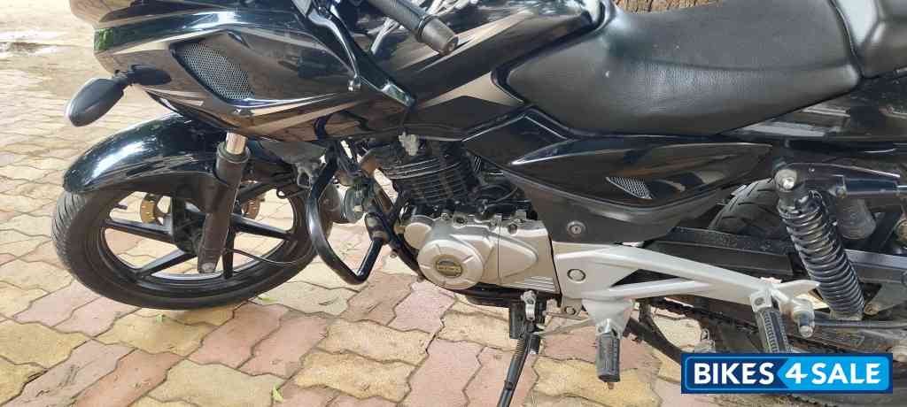 Black Bajaj Pulsar 220 DTSi
