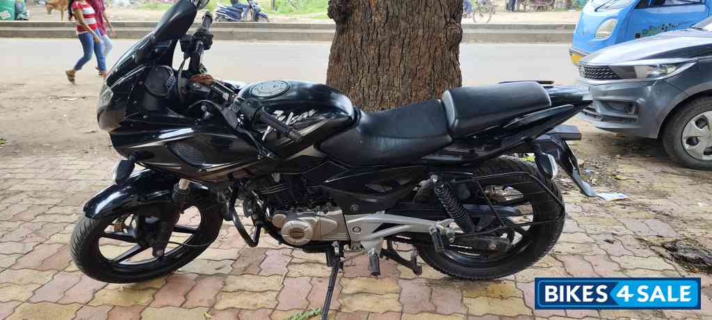 Black Bajaj Pulsar 220 DTSi