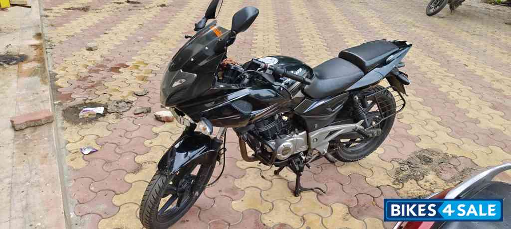 Black Bajaj Pulsar 220 DTSi