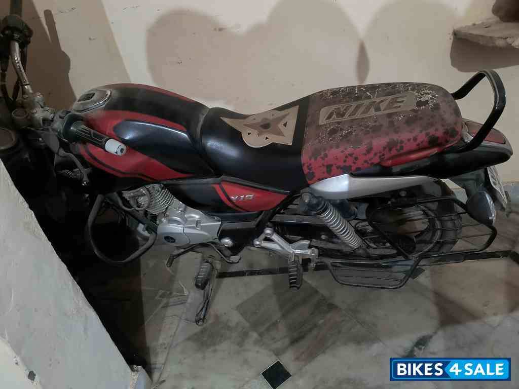 Bajaj V15