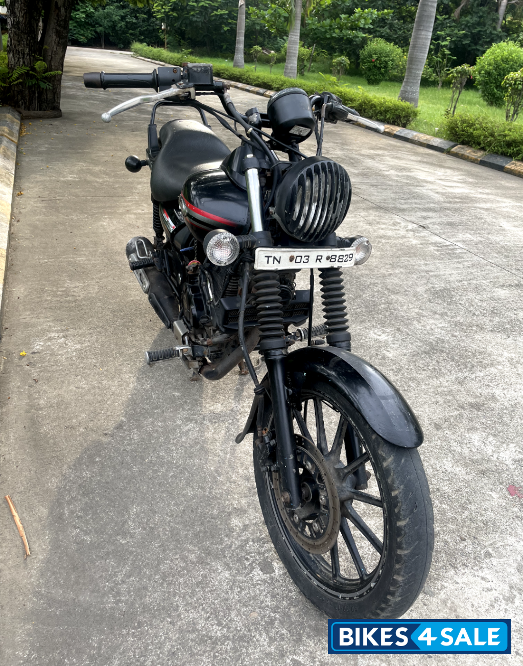 Black Bajaj Avenger Street 220