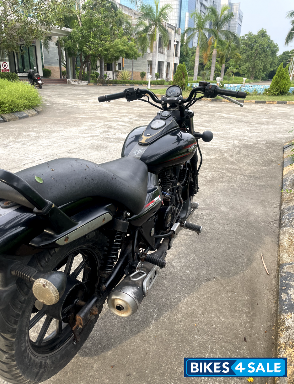 Black Bajaj Avenger Street 220