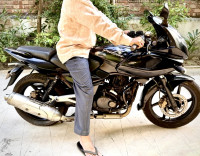 Black Bajaj Pulsar 220F