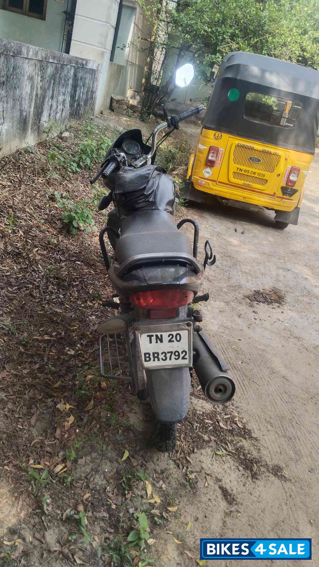 Black Honda Shine 125