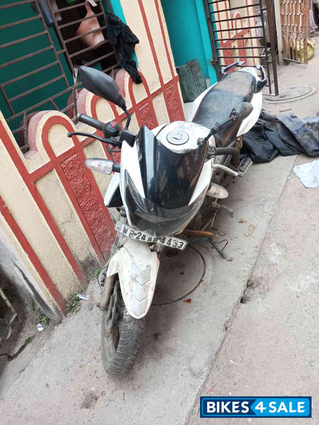 White TVS Apache RTR 180 ABS